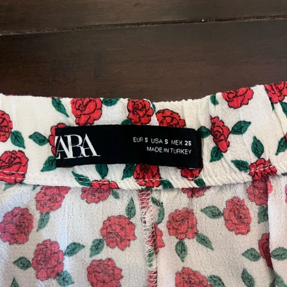 Zara White with Roses Mini Skort Size Small